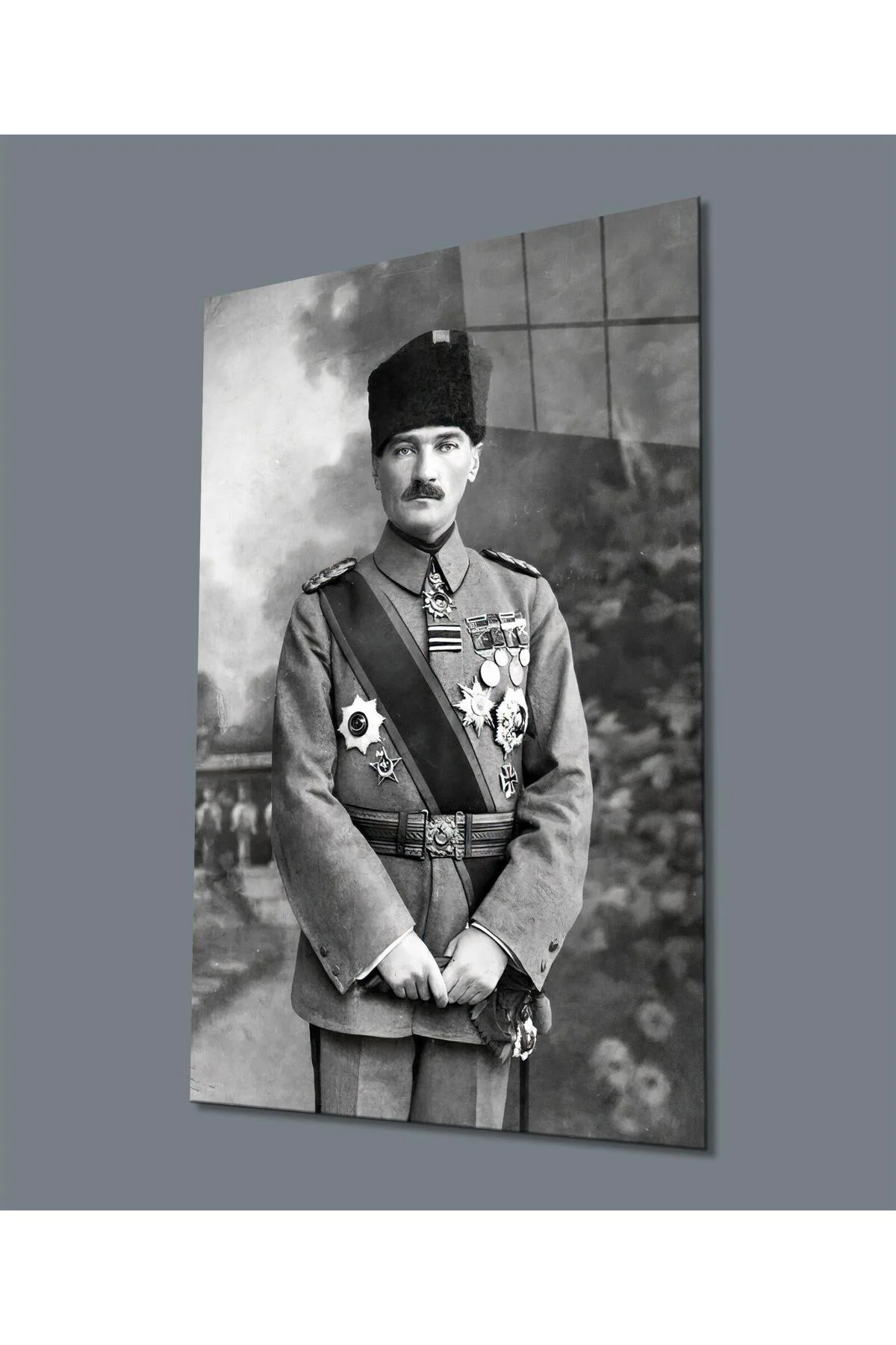 Üniformalı Atatürk Siyah Beyaz Cam Tablo Hediyelik Büyük Tablo Ev Ofis Dekoru
