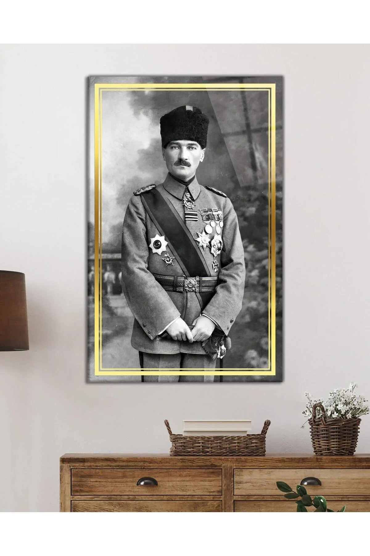 Atatürk Üniformalı Siyah Beyaz Cam Tablo Hediyelik Büyük Tablo Ev Ofis Dekoru - BYCAGRİ Görsel 2