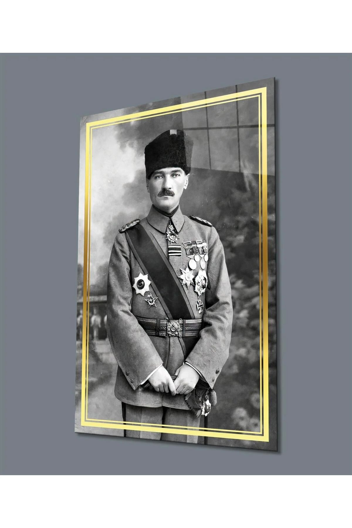 Atatürk Üniformalı Siyah Beyaz Cam Tablo Hediyelik Büyük Tablo Ev Ofis Dekoru