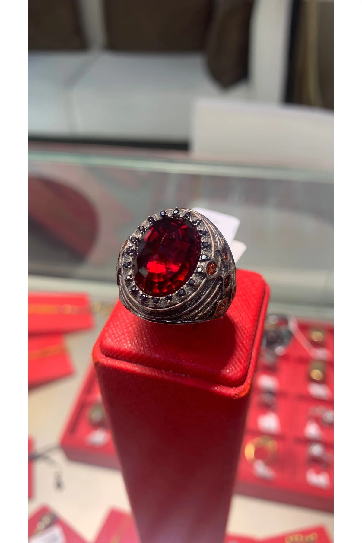 925 Ayar Gümüş Erkek Yüzük Büyük Oval Kırmızı Taş Siyah Taş Çevre Oksitli Vintage Model - TRİA SİLVER Görsel 6