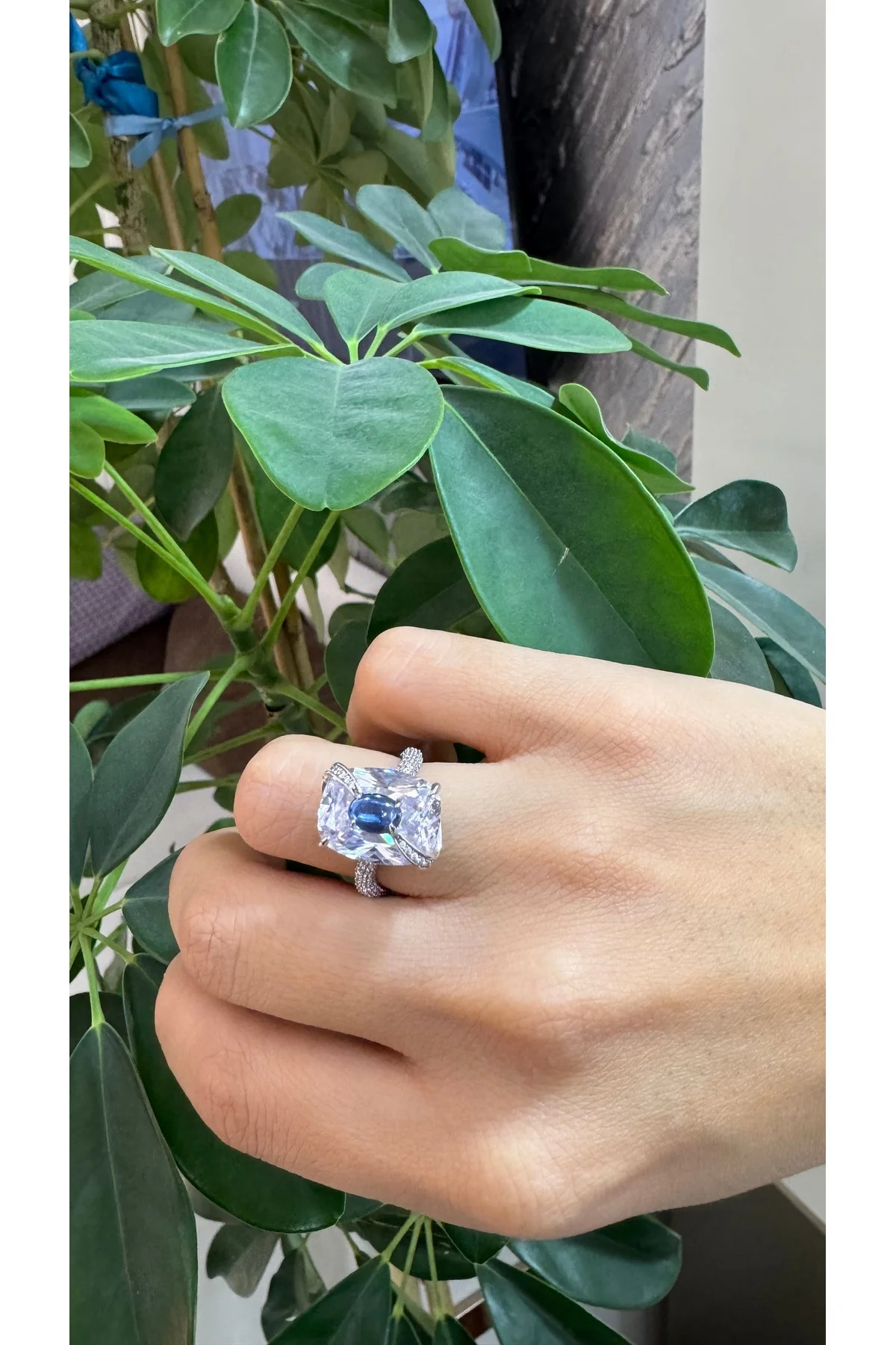 Söz Nişan Düğün Uyumlu Safir Renk Oval Taşlı Zirkon Halo 925 Ayar Gümüş Kadın Yüzük