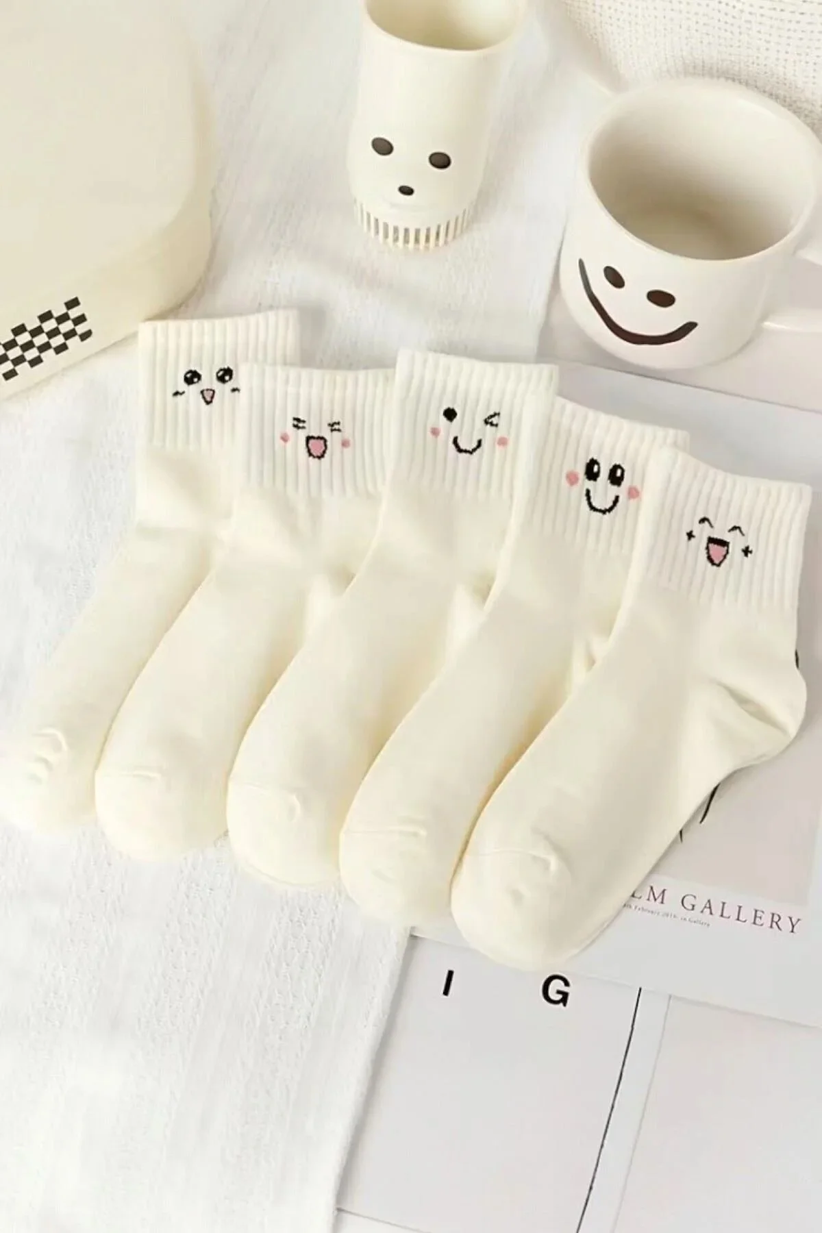 Dincer Group Kadın 5 Çift Premium Kalite Emoji ve Gülen Sura Detaylı Kısa Konç Soket Çorap - DINCERGROUP Görsel 4
