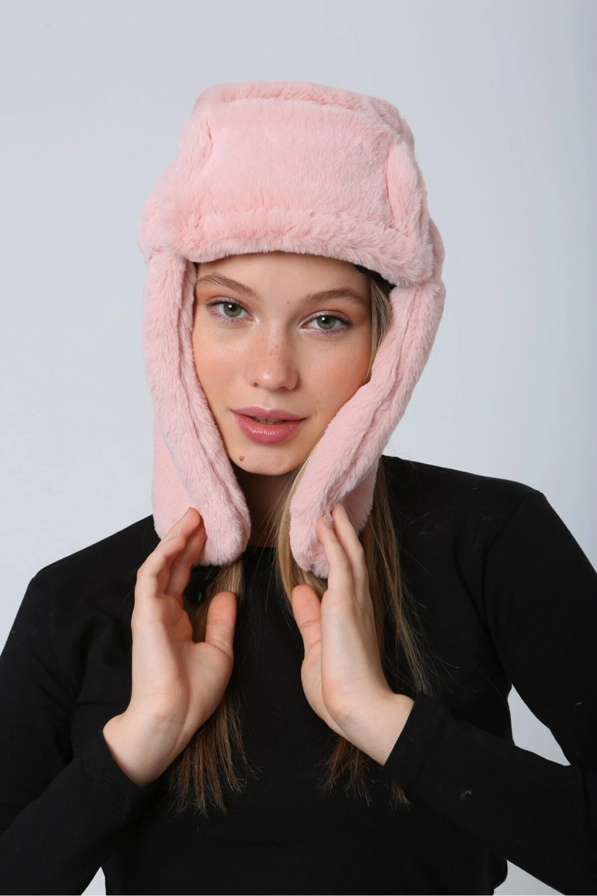Pembe Peluş Kulaklık Bere - Yumuşak Tüylü Doku Ile Soğuk Hava Için Rahat Şapka Bere1127 - Luminos Butik Görsel 6