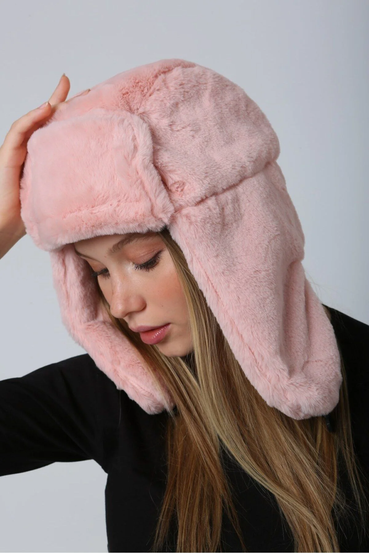 Pembe Peluş Kulaklık Bere - Yumuşak Tüylü Doku Ile Soğuk Hava Için Rahat Şapka Bere1127 - Luminos Butik Görsel 4