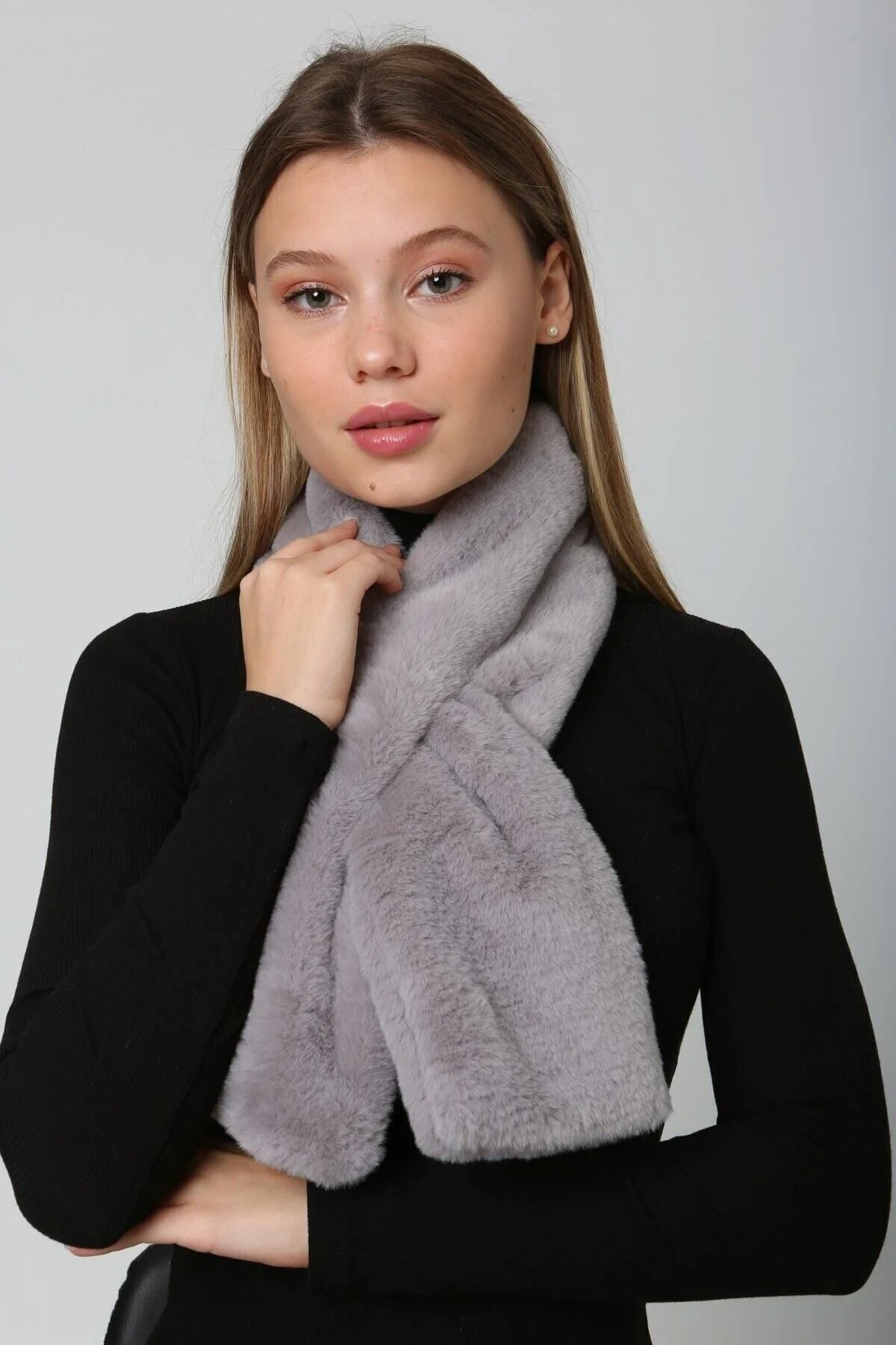 Gri Yumuşak Tüylü Peluş Boyunluk Atkı - Moda Ve Sıcak Tutma Için, Soğuk Hava Aksesuarı Byn01 - Luminos Butik Görsel 6