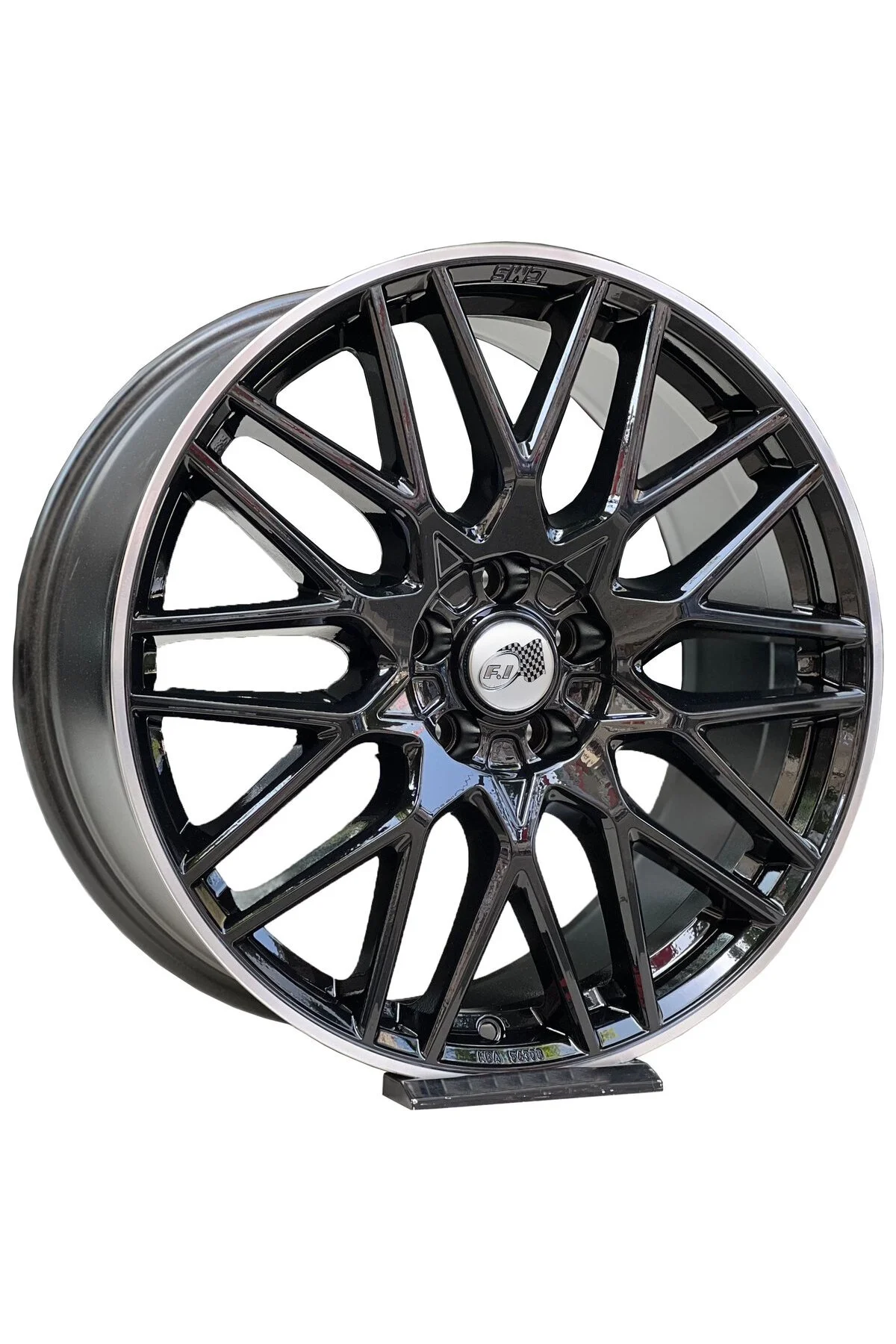 Jant Göbek Arma İthal Metal Sticker F1 Damalı Dizayn - OTOCİRİT Görsel 3
