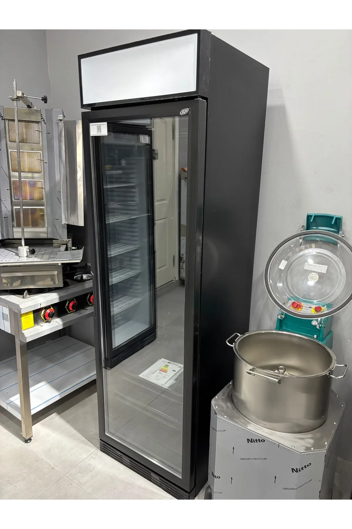 Dikey Tek Kapılı Kanopili Şişe Soğutucu Dolap 352 Litre Siyah