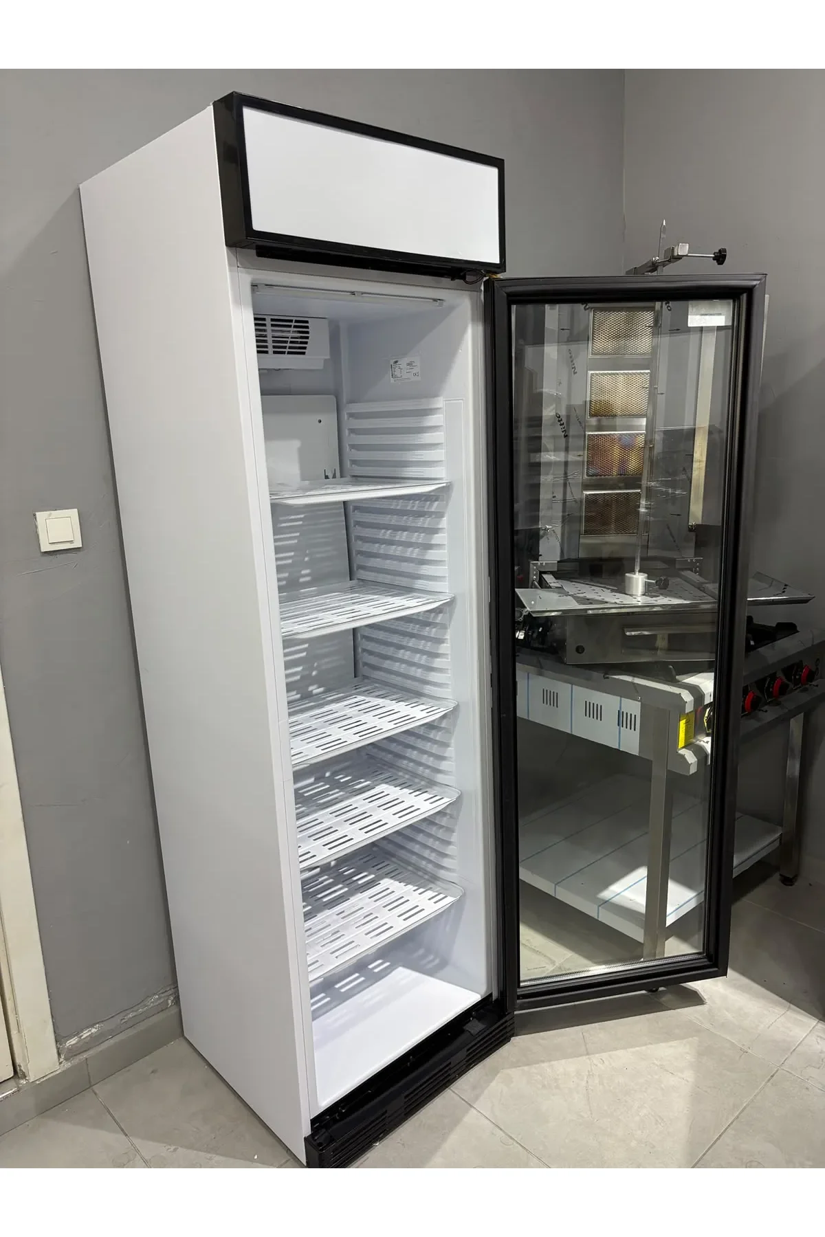 Dikey Tek Kapılı Kanopili Şişe Soğutucu Dolap 352 Litre Beyaz - empero Görsel 3