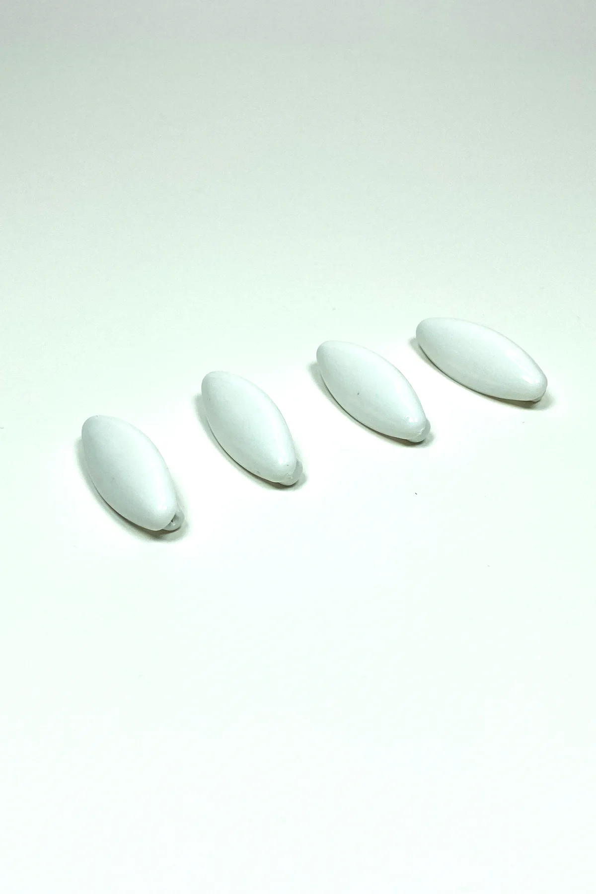 4 Adet Plastik Çengelli Eşarp Ve Şal İğnesi Beyaz 4 cm - Just Cheap Store Görsel 2