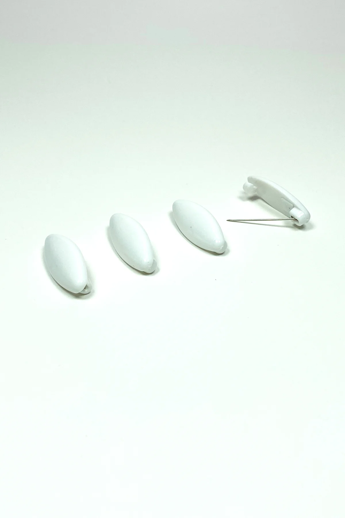 4 Adet Plastik Çengelli Eşarp Ve Şal İğnesi Beyaz 4 cm - Just Cheap Store Görsel 5