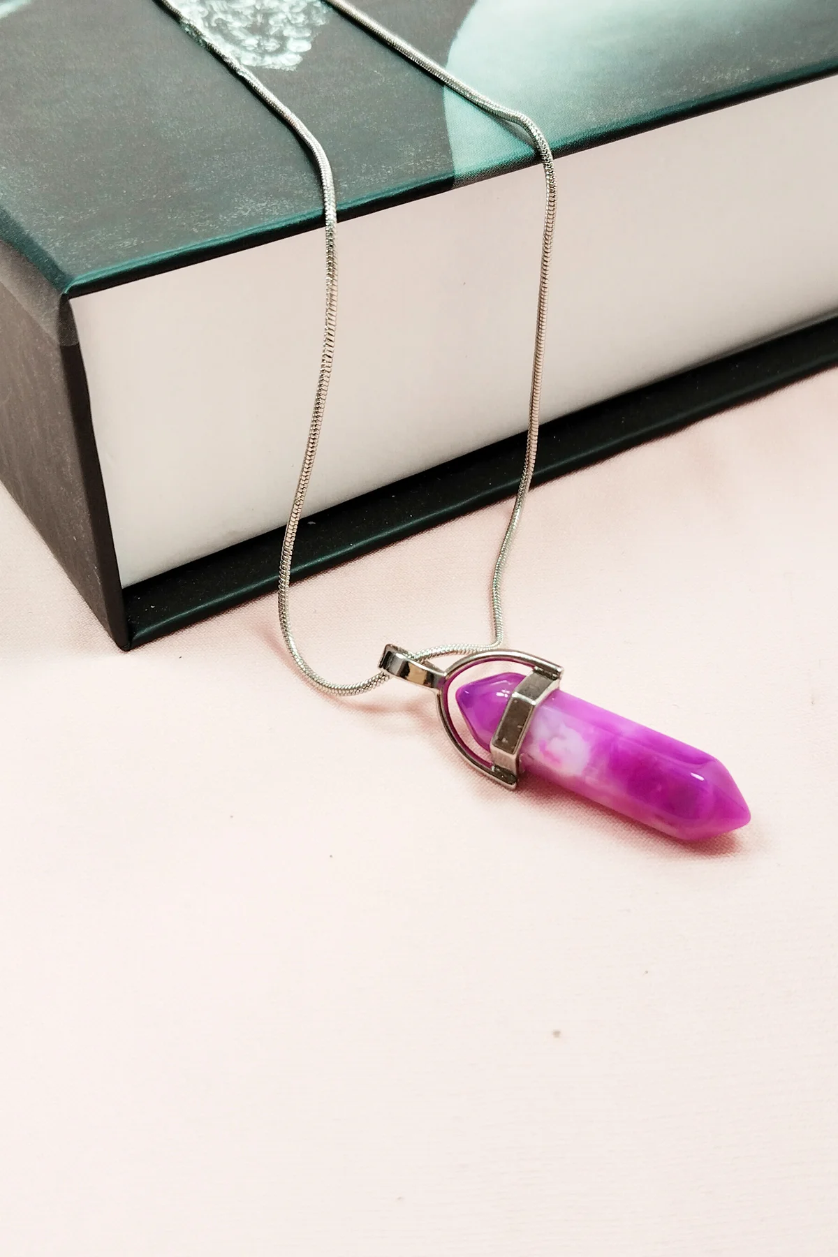 Pembe Akit Doğal Taşı Zincirli El Yapımı Tasarımlı Kolye Uç: 3,5 cm Zincir: 20 cm Kutulu - Just Cheap Store Görsel 4