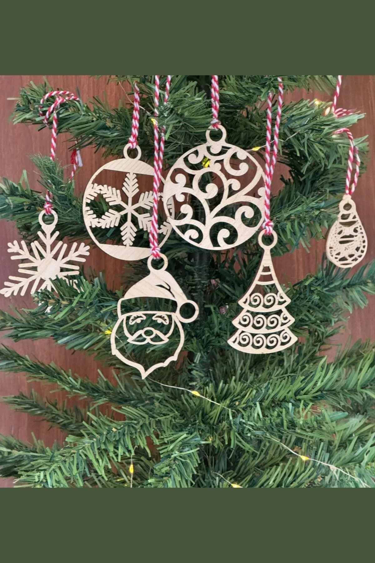 6 Parça Kırmızı Beyaz İpli Noel Babalı ve Kar Tanesi Model Ahşap Yılbaşı Ağaç Süsü - Just Cheap Store Görsel 2