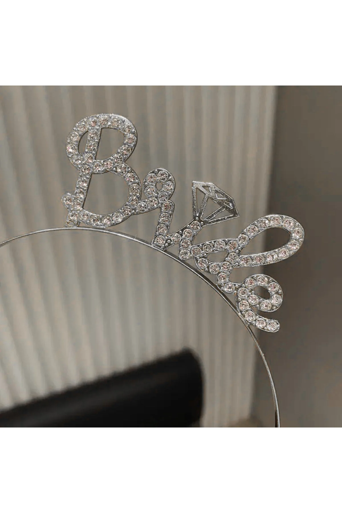 Gümüş Renkli Taşlı “Bride” Gelin Tacı – El Yazısı Yazı Tipiyle (4741) - Just Cheap Store Görsel 2