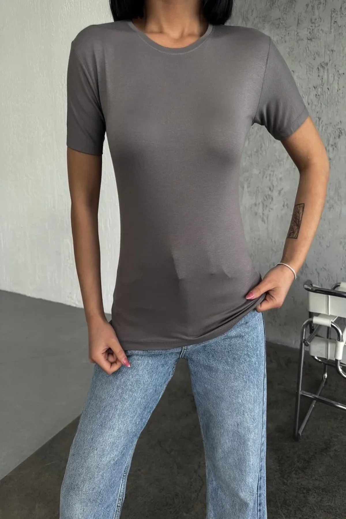 Rahat Ve Şık Kısa Kollu Bisiklet Yaka Likralı Viskon Penye Body Füme - Just Cheap Store Görsel 4