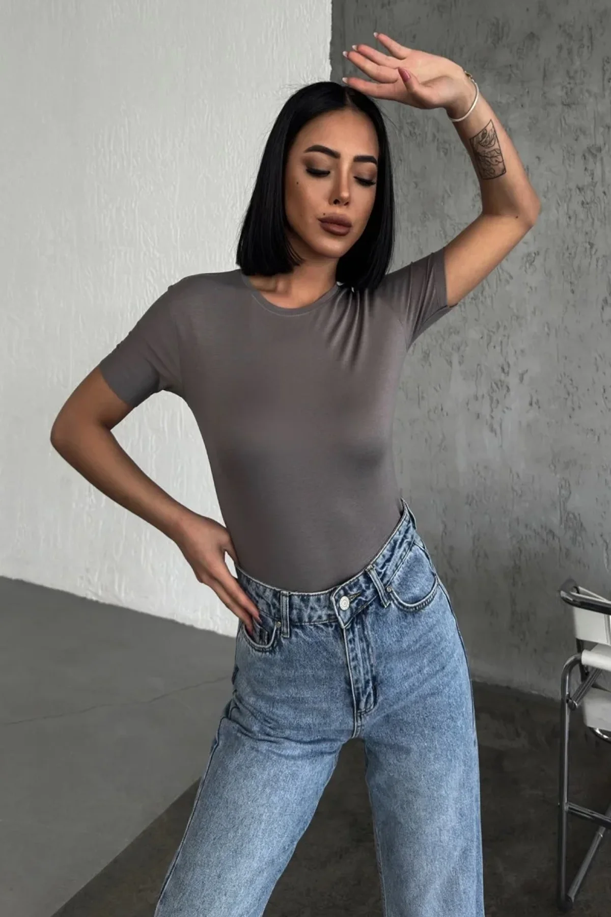 Rahat Ve Şık Kısa Kollu Bisiklet Yaka Likralı Viskon Penye Body Füme - Just Cheap Store Görsel 2
