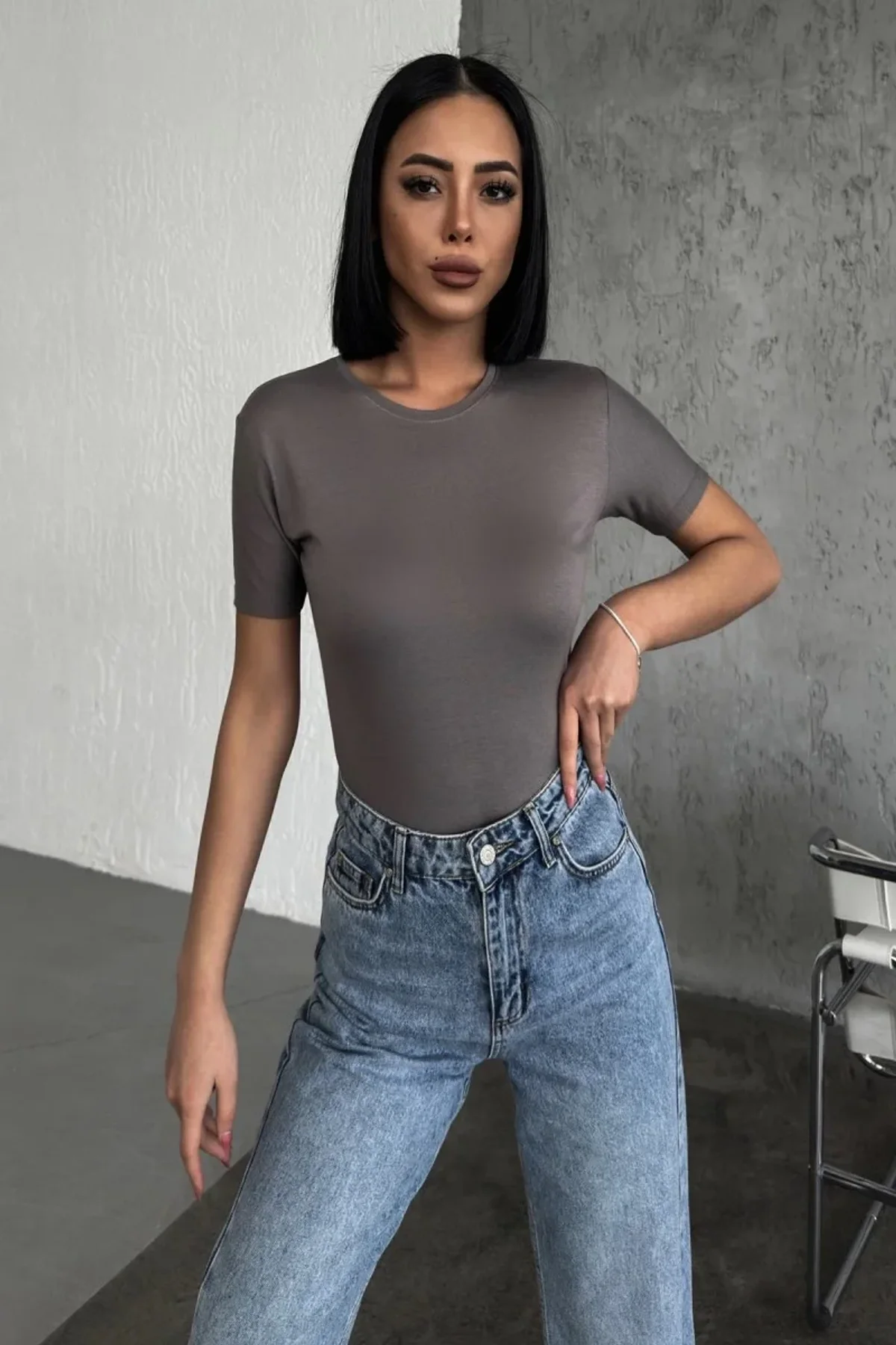 Rahat Ve Şık Kısa Kollu Bisiklet Yaka Likralı Viskon Penye Body Füme - Just Cheap Store Görsel 3
