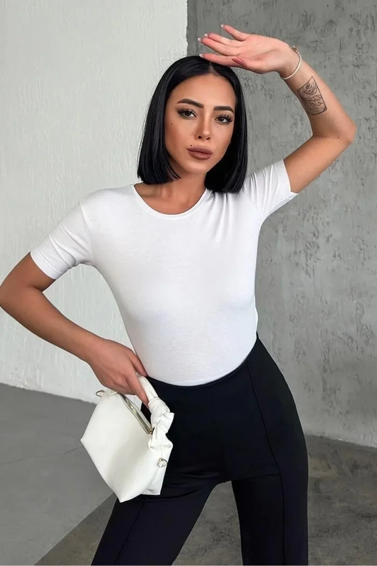 Rahat Ve Şık Kısa Kollu Bisiklet Yaka Likralı Viskon Penye Body Beyaz - Just Cheap Store Görsel 3