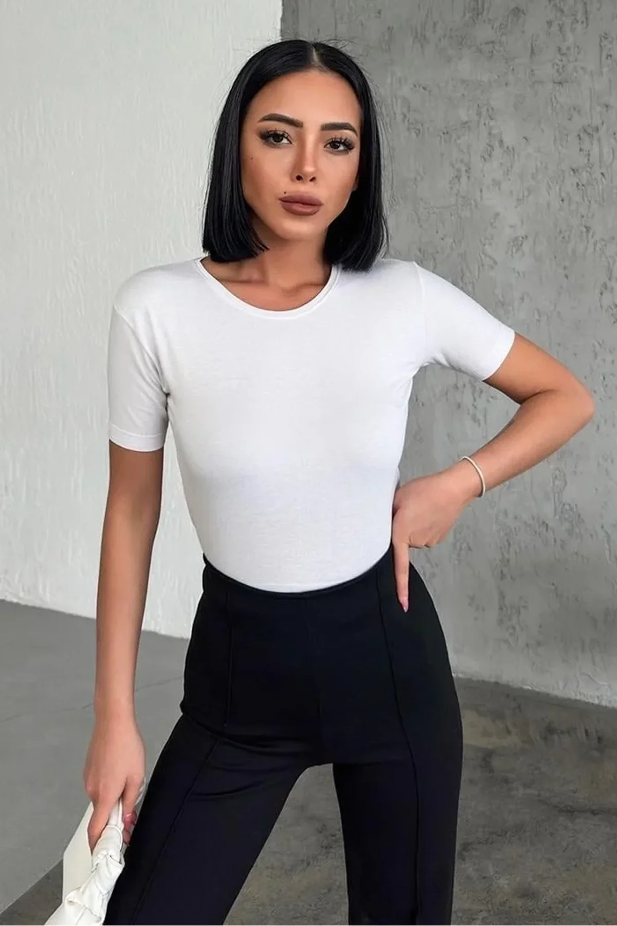 Rahat Ve Şık Kısa Kollu Bisiklet Yaka Likralı Viskon Penye Body Beyaz - Just Cheap Store Görsel 2