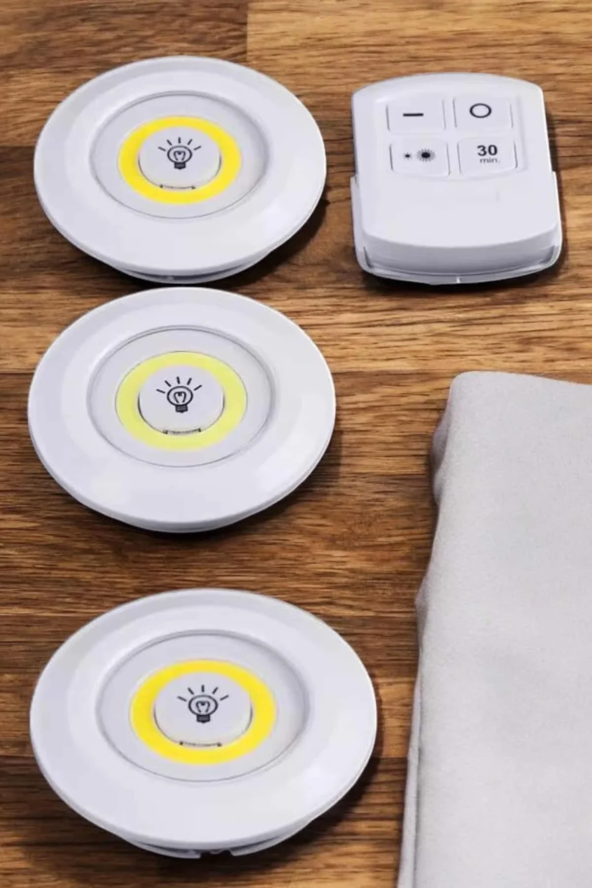 Led Lamba 3'lü Uzaktan Kumandalı Yapışkanlı Beyaz Işık - Just Cheap Store Görsel 5