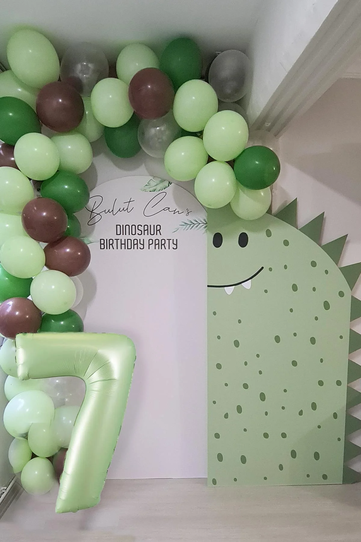 Retro Yeşil 7 Yaş Rakamlı Balon Zinciri Seti Retro Yeşil Kahve Renkler Doğum Günü Balonları
