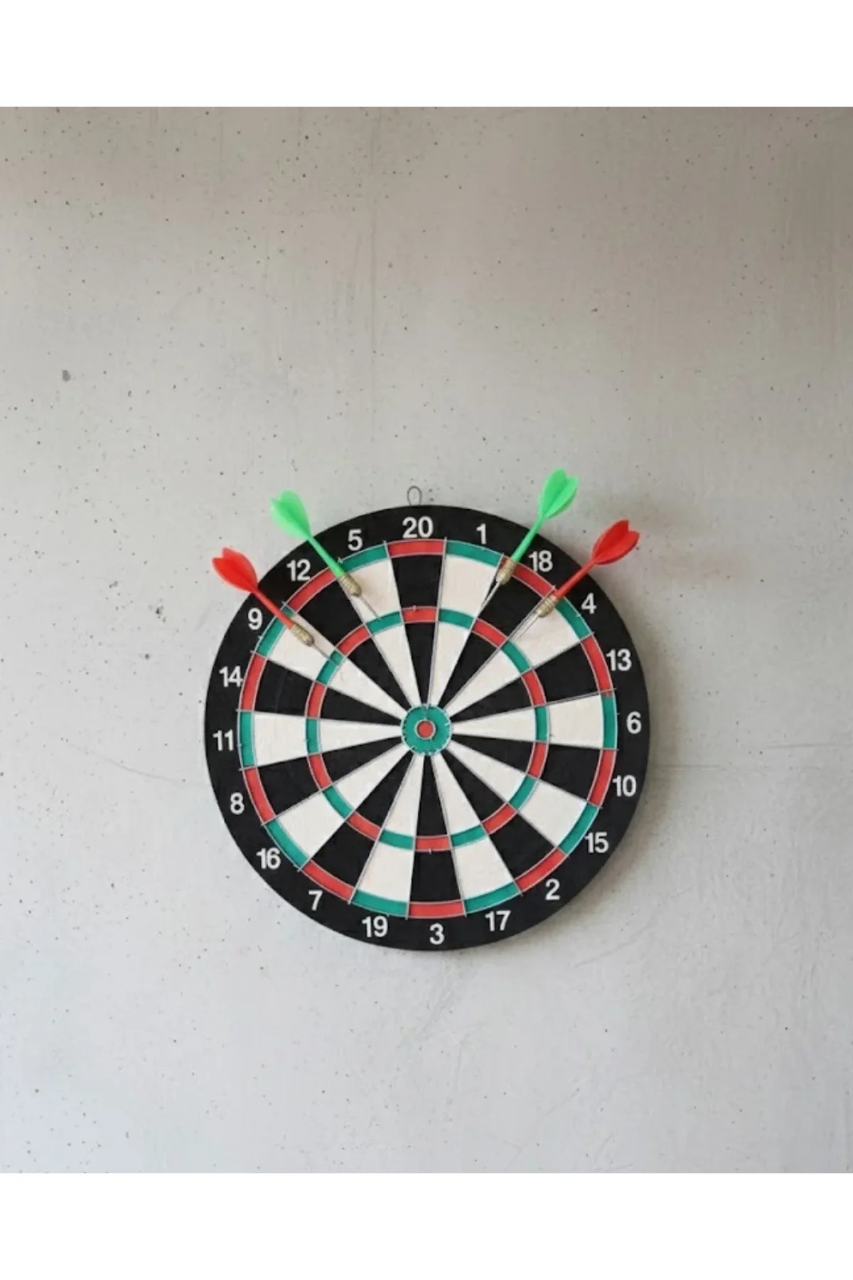 17 İnç Profesyonel Dart Tahtası Dayanıklı Yapı Ve 4 Metal Dart Oku