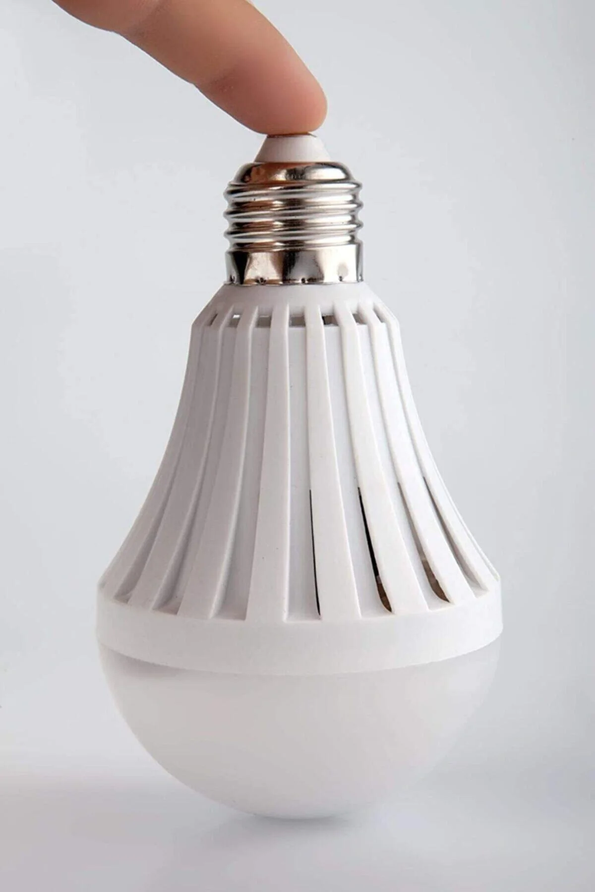 9w Şarjlı Led Ampül Beyaz Renk - pazariz Görsel 3