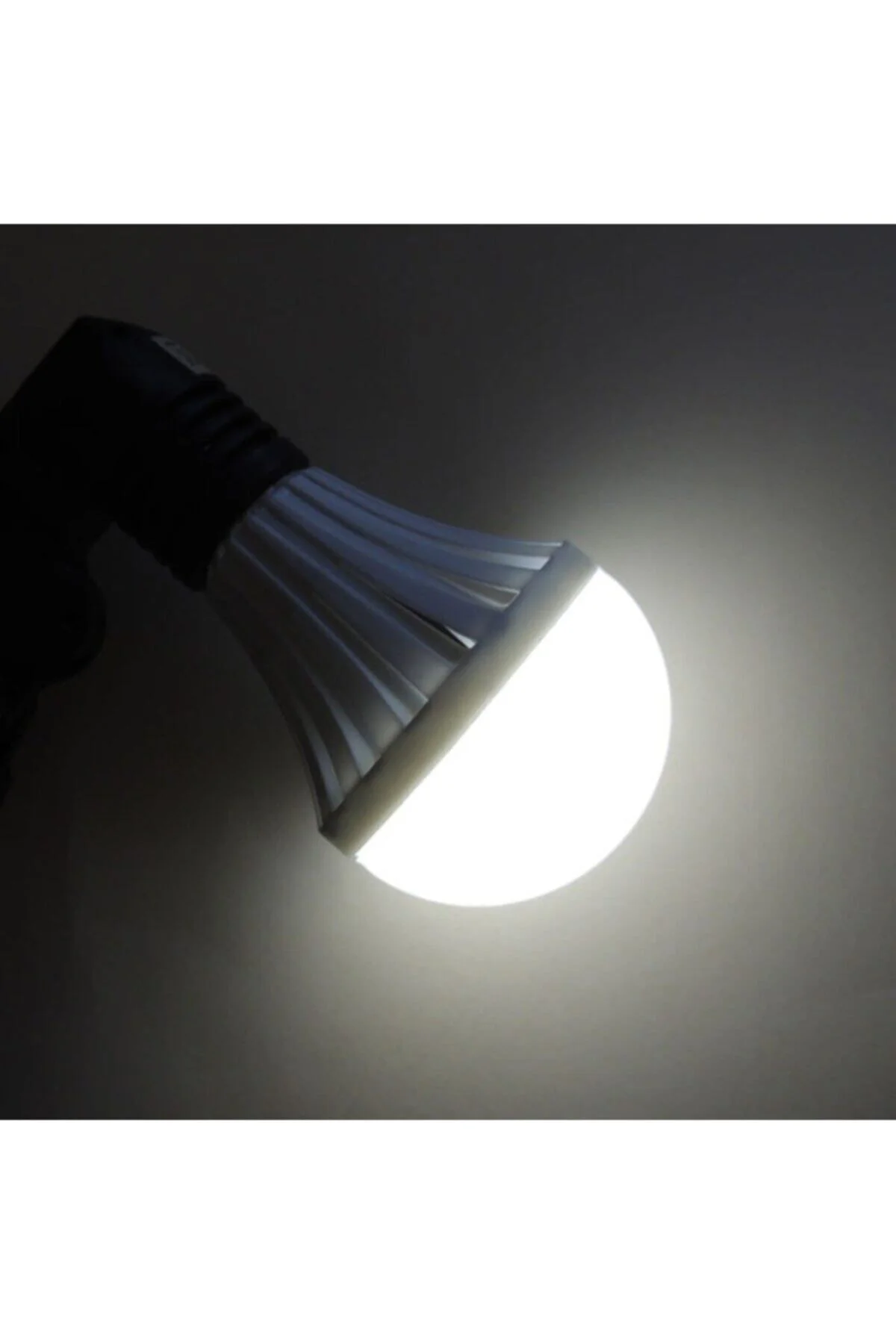 Pazarız 9 Watt Şarjlı Led Ampul E27 Duylu 220 Volt - pazariz Görsel 8