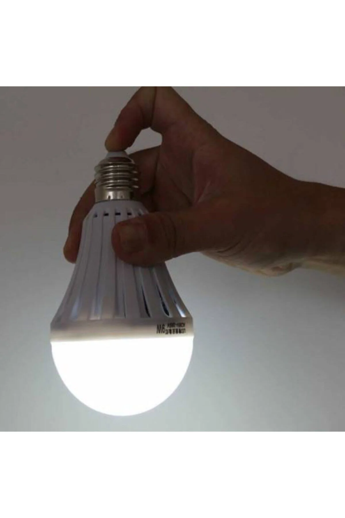 Pazarız 9 Watt Şarjlı Led Ampul E27 Duylu 220 Volt - pazariz Görsel 4