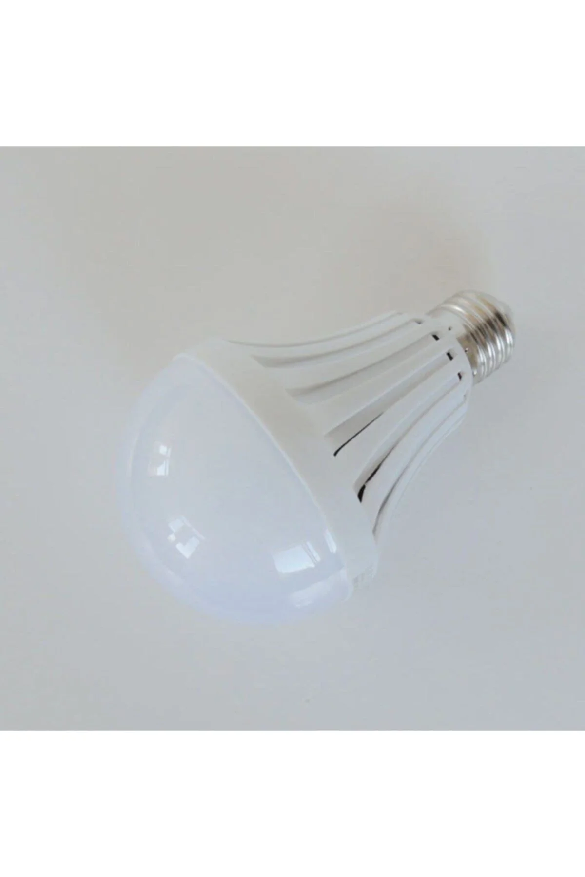 Şarjlı Led Ampul 9 Watt Beyaz Işık Acil Durum Aydınlatma - Firsat Ayi Görsel 3