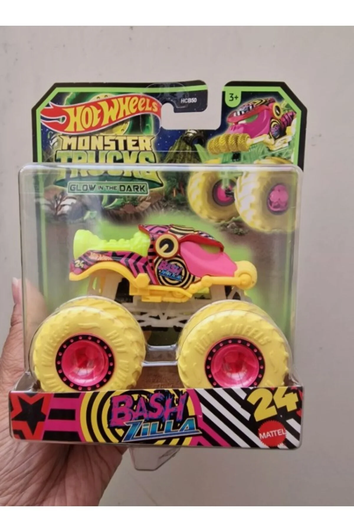 DIECAST MONSTER TRUCKS Bash Zilla Glow In The Dark