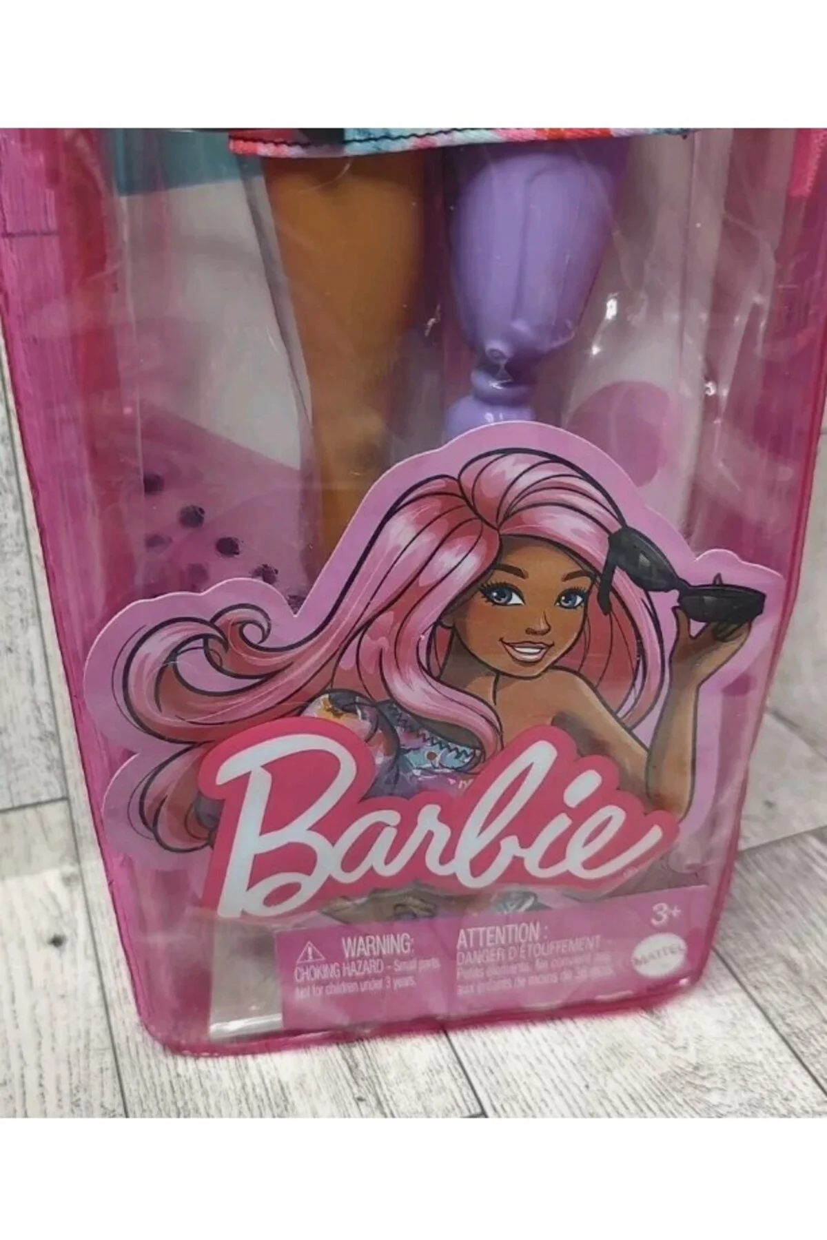 NEW Barbie Fashionistas Doll #189 with Prosthetic Leg, Pink Hair, &amp; Floral Dress - Barbie Görsel 3