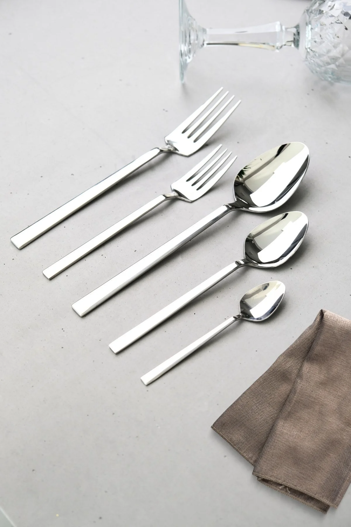 Doğa Yemek - Tatlı Çatal Kaşık ve Çay Kaşık Takımı 18/10 Paslanmaz Çelik 12 Kişilik 60 Parça - Lugga