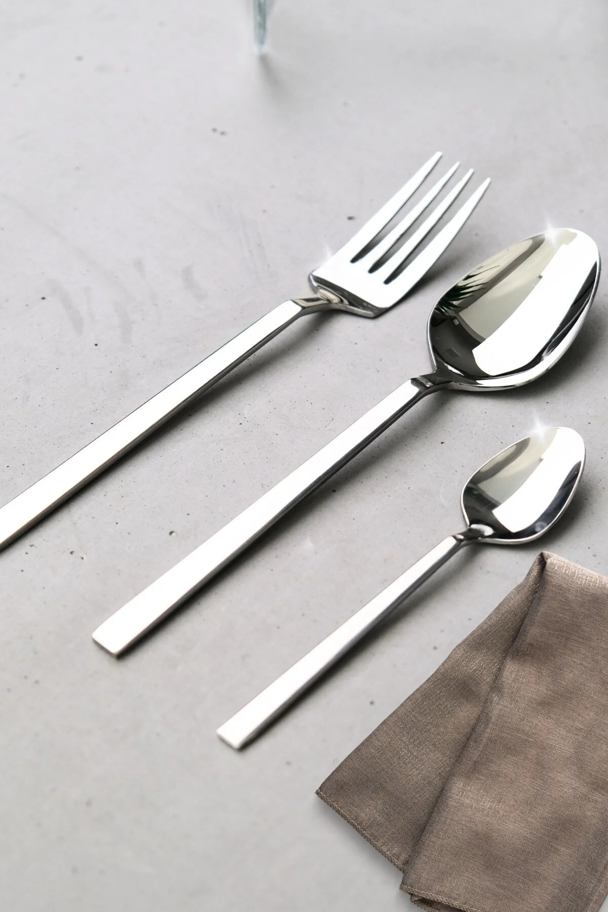 Doğa Tatlı Çatal Kaşık ve Çay Kaşık Takımı 18/10 Paslanmaz Çelik 6 Kişilik 18 Parça Beyaz Kutu