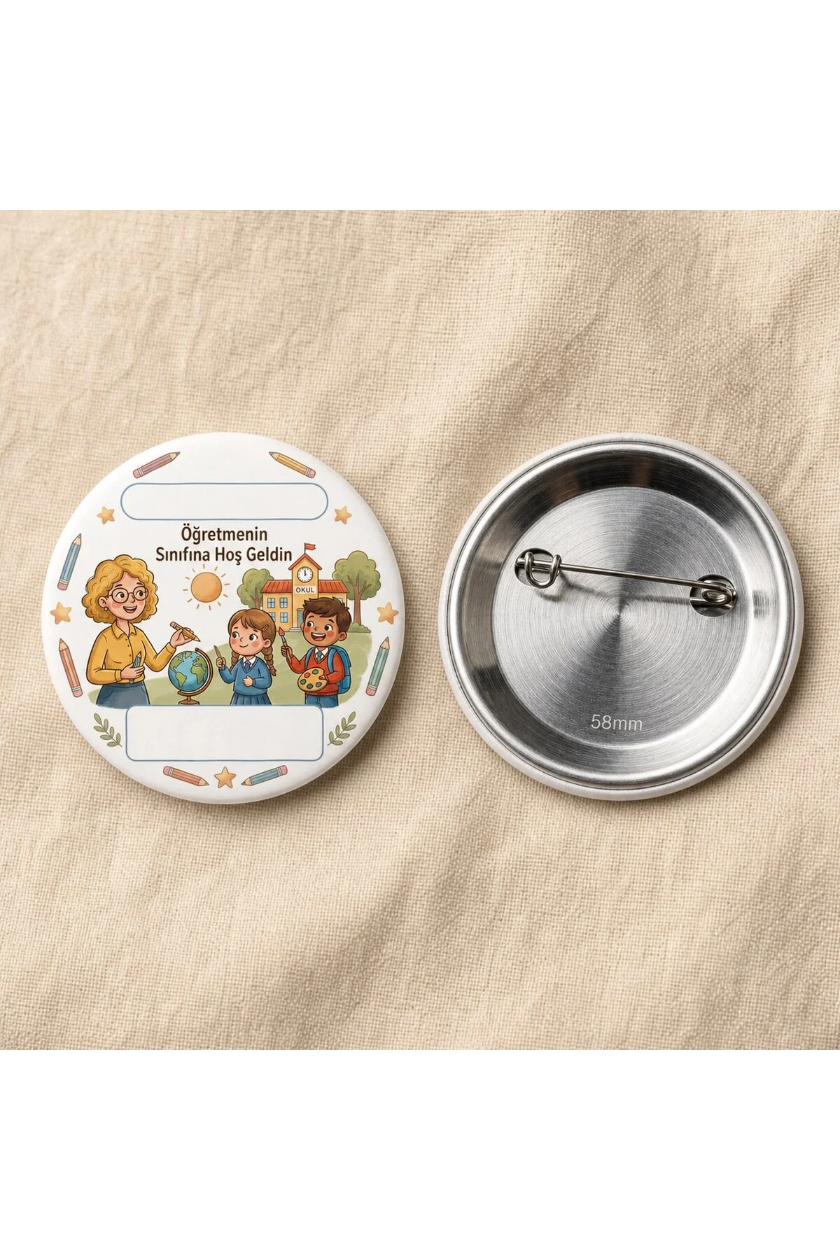 Öğretmeninin Sınıfına Hoş Geldin - Pastel - Okul ve Öğrenci Temalı 58mm İğneli Metal Buton Rozet
