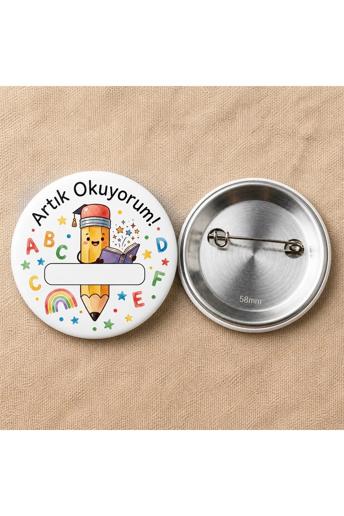 Artık Okuyorum - Turuncu Kalem - Okul ve Öğrenci Temalı 58mm İğneli Metal Buton Rozet