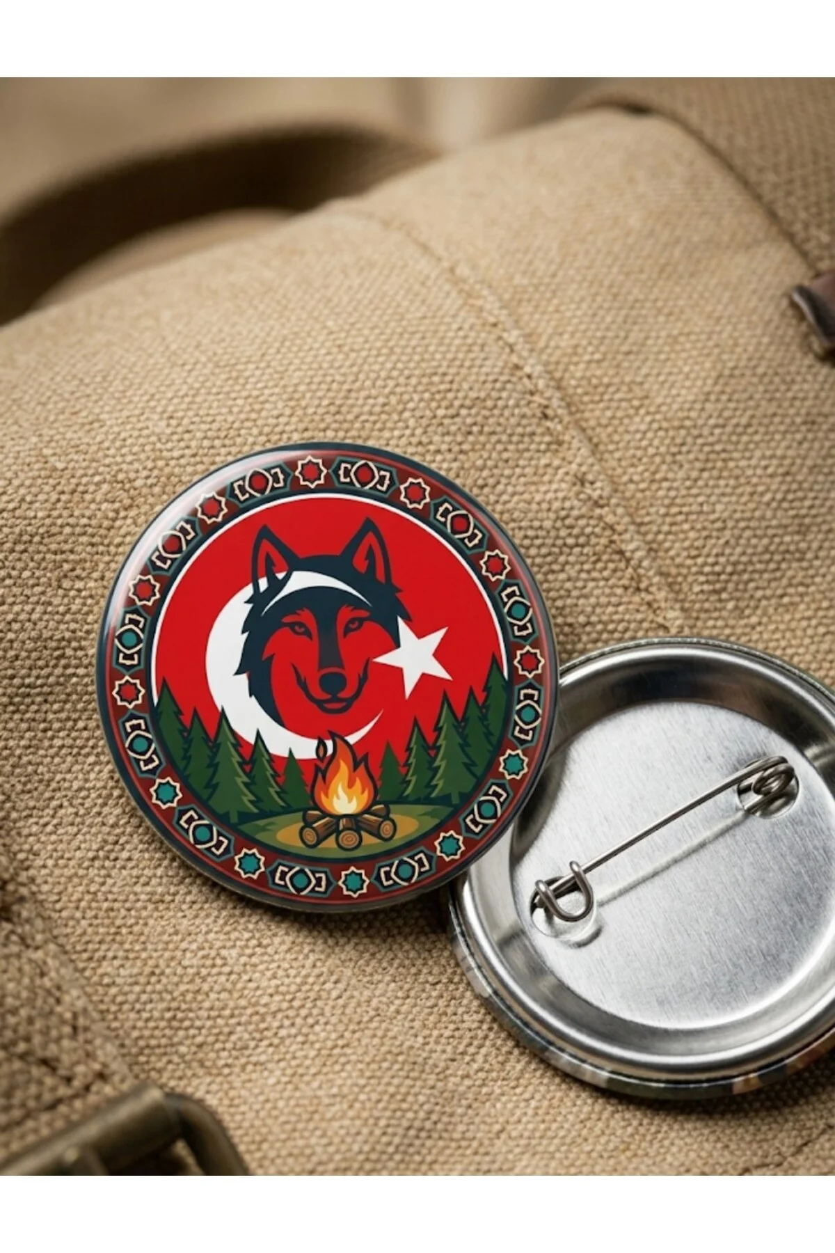 Modern Geometrik Poligon Bozkurt Başı Ay Yıldız ve Selçuklu Çinisi 58mm Buton Rozeti