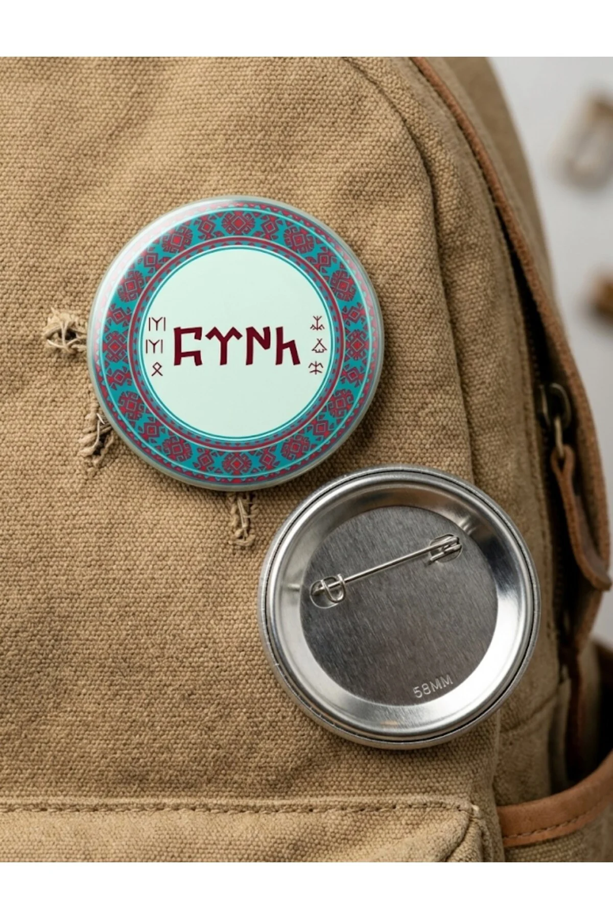 Göktürkçe TÜRK Yazılı Orhun Alfabesi Kayı Boyu Tamgalı Etnik Motifli 58mm Buton Rozeti