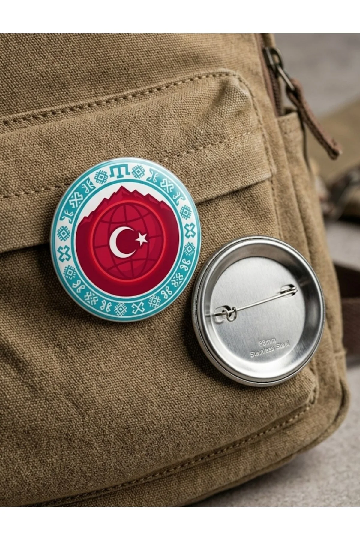 Türkiye Haritası Ay Yıldız ve Turkuaz Göktürk Tamgalı Bordürlü 58mm Buton Rozeti