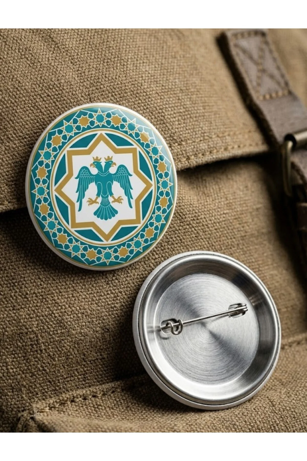 Çift Başlı Selçuklu Kartalı 8 Köşeli Selçuklu Yıldızı Geometrik Çini Desenli 58mm Buton Rozeti