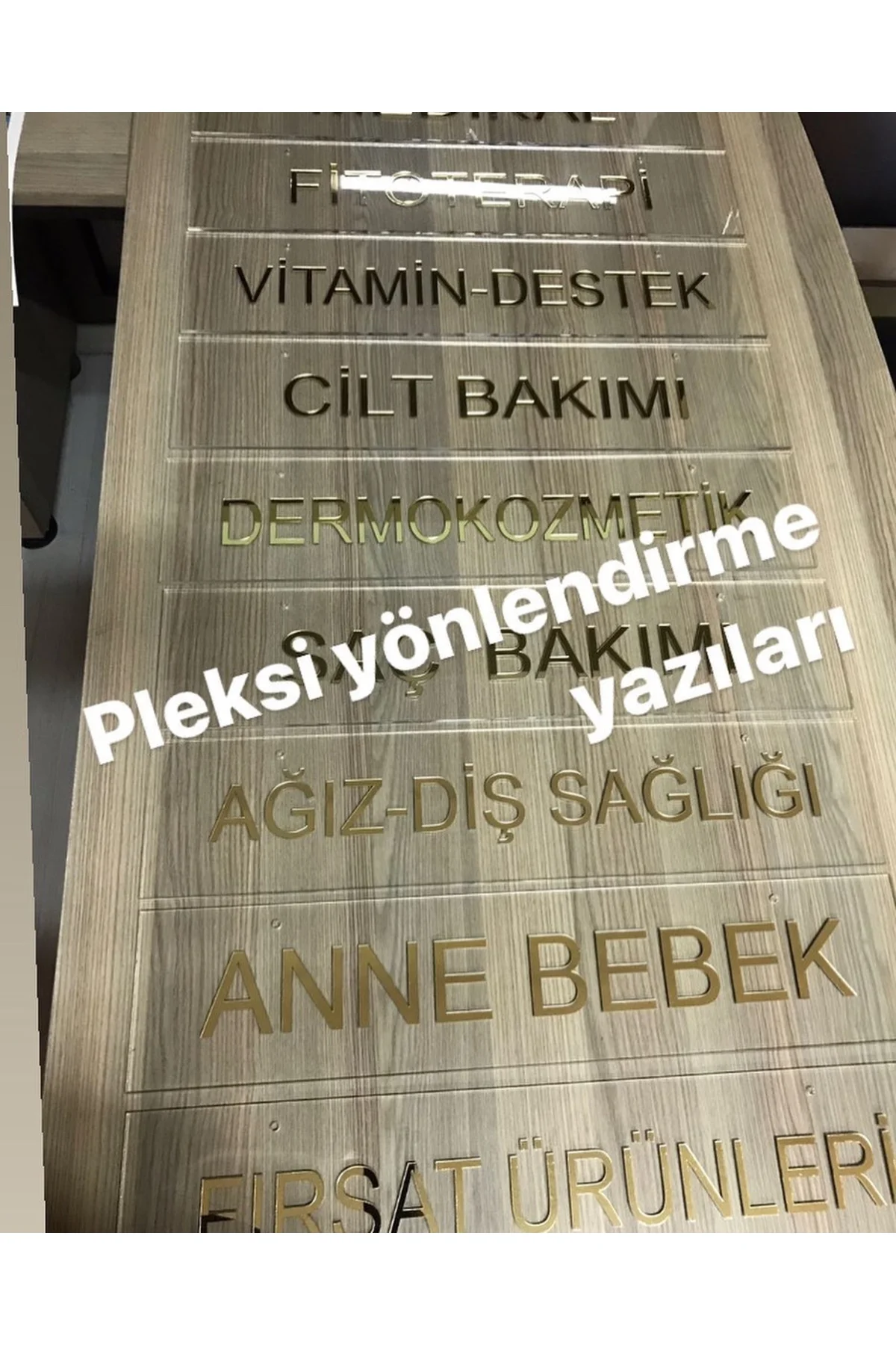 40x15 CM EBATLI ASMA DELİKLİ PLEKSİ YÖNLENDİRME LEVHASI YÖN YAZISI