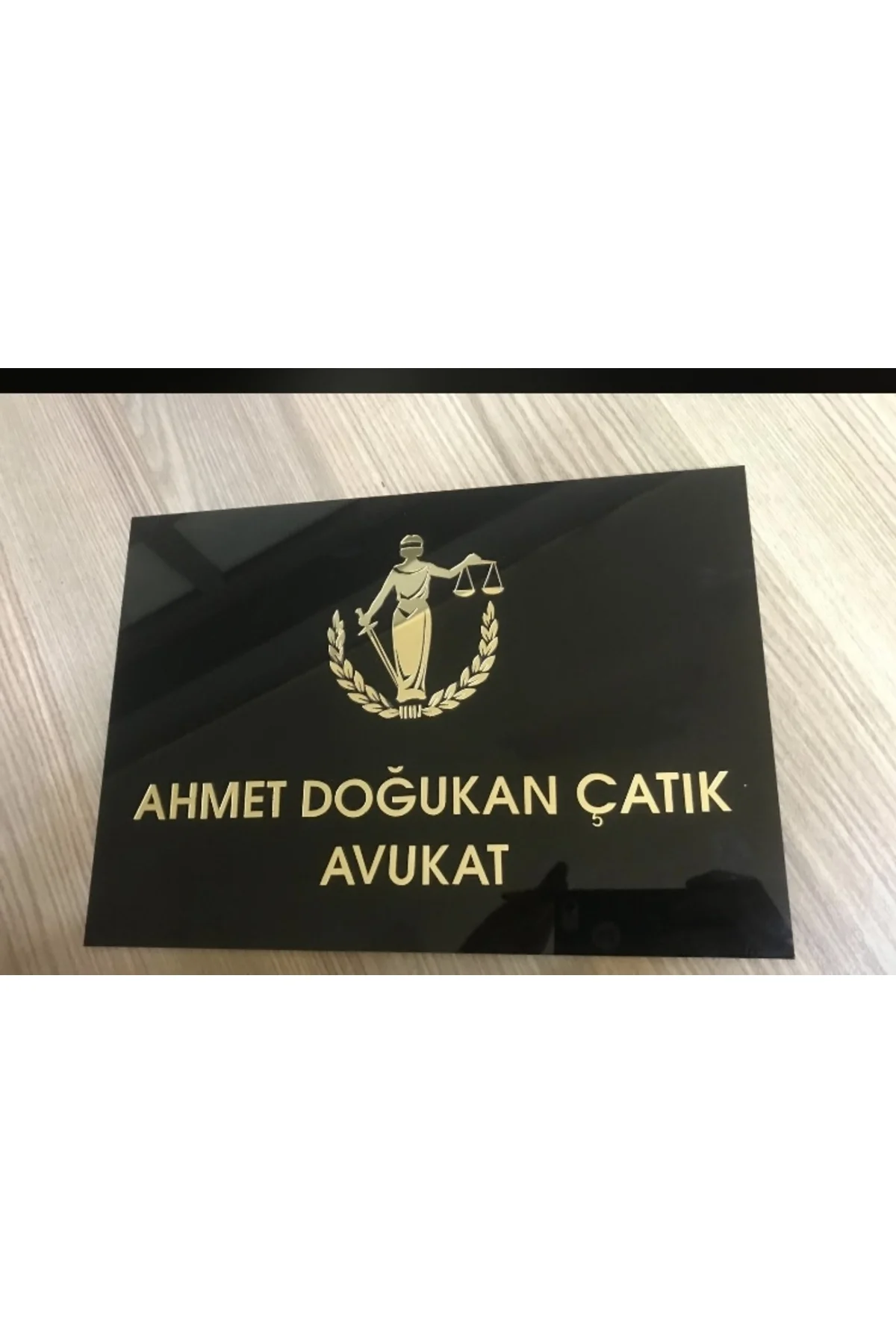 40x30 CM EBATLI SİYAH PLEKSİ ÜZERİ GOLD PLEKSİ İŞ YERİ TABELA PANO