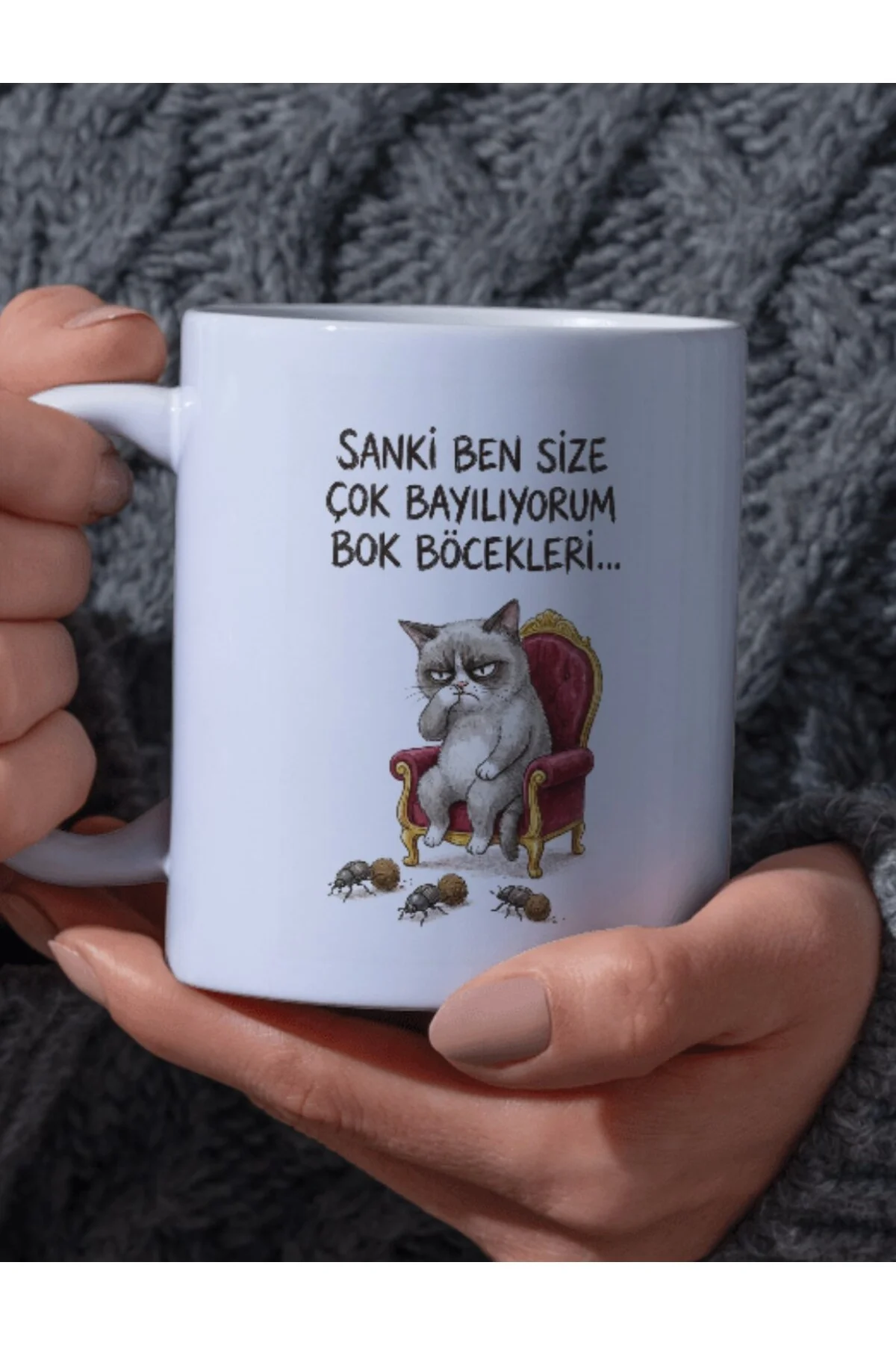 "Sanki ben size çok bayılıyorum bok böcekleri..." Yazılı Sarkastik Kedi Tasarımlı Kupa - Fikart Görsel 2