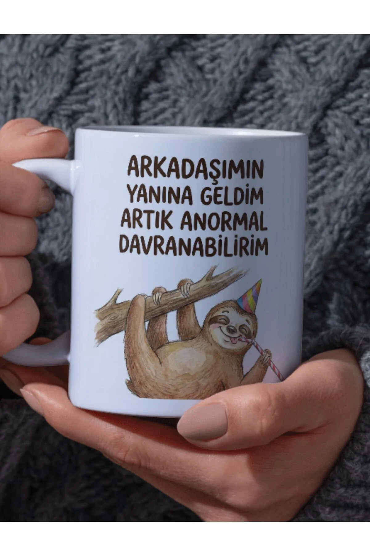 "En Yakın Arkadaşımın Yanına Geldim Artık Anormal Davranabilirim" Yazılı Tasarım Kupa Bardak - Fikart Görsel 2