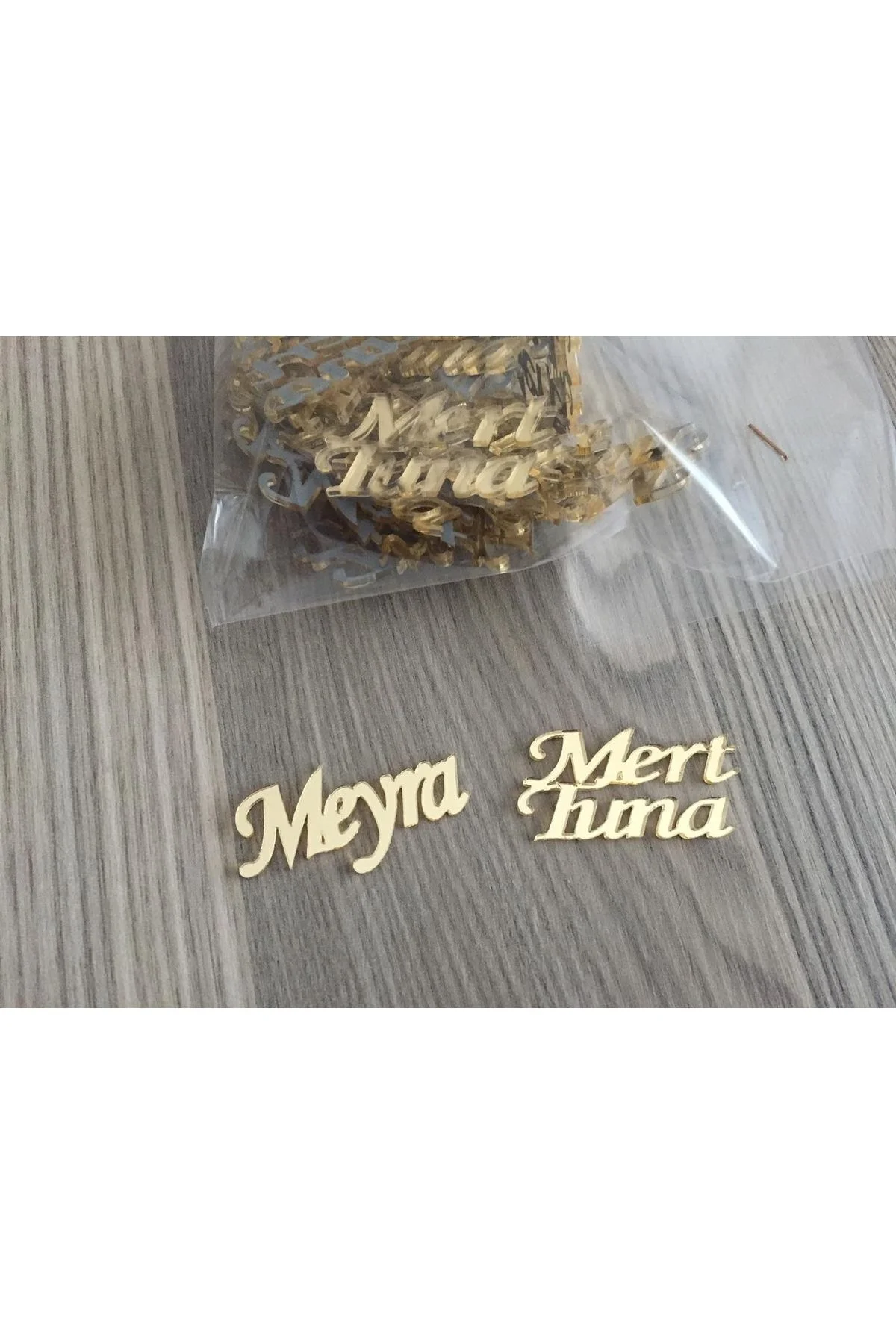 25 ADET 4x2 cm PLEKSİ İSİM ARKASI BANTLIDIR