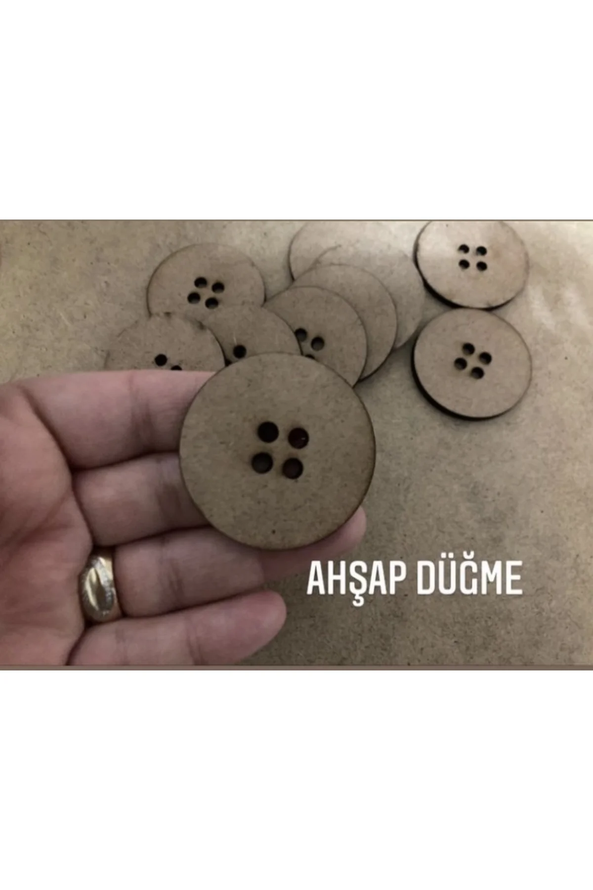 10 ADET AHŞAP 3x3 CM EBATLI AHŞAP DÜĞME HAM RENK
