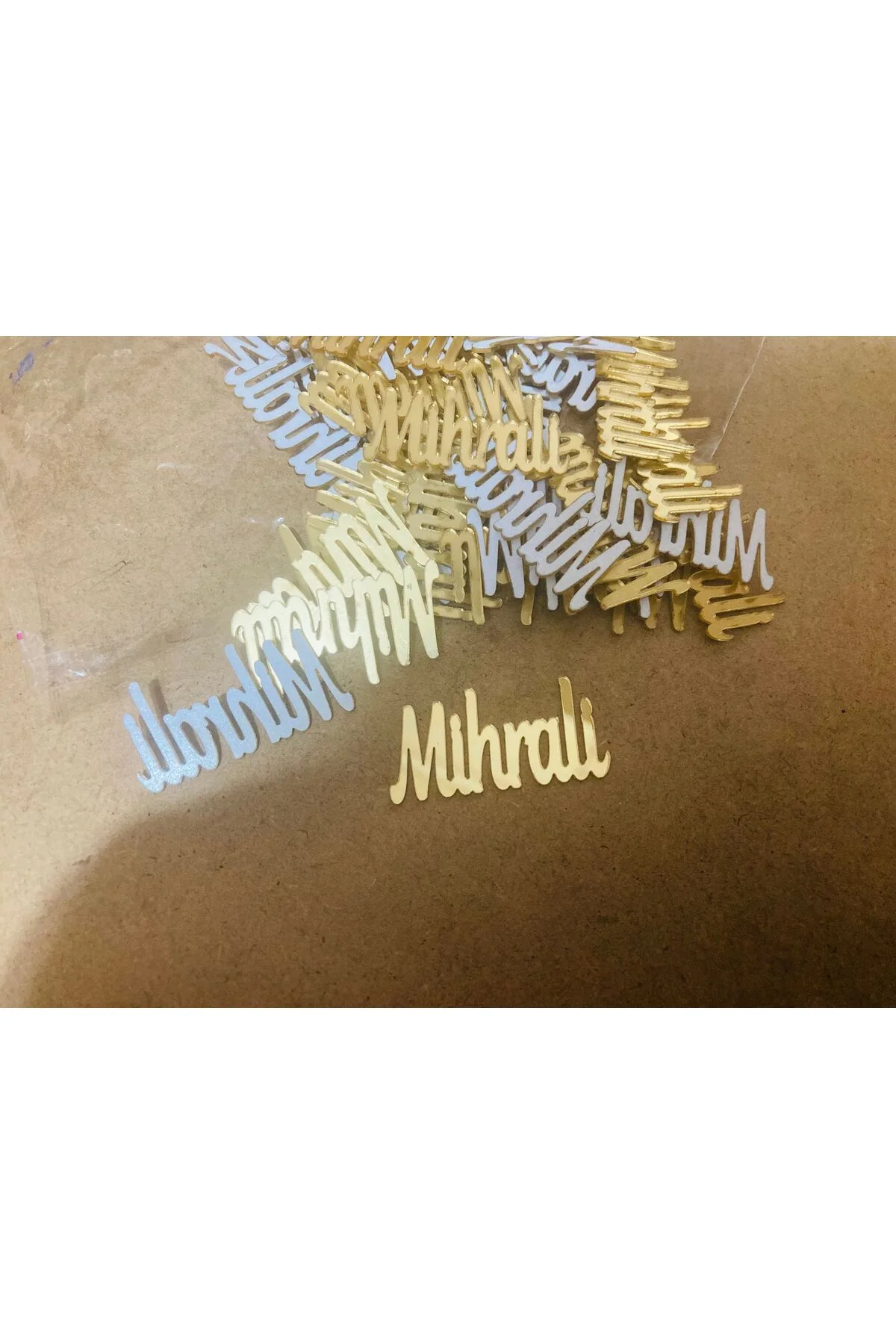 30 ADET 4x2 CM KÜÇÜK PLEKSİ İSİM MAGNET ÇİKOLATA ÜZERİ PLEKSİ İSİM GOLD YADA GÜMÜŞ
