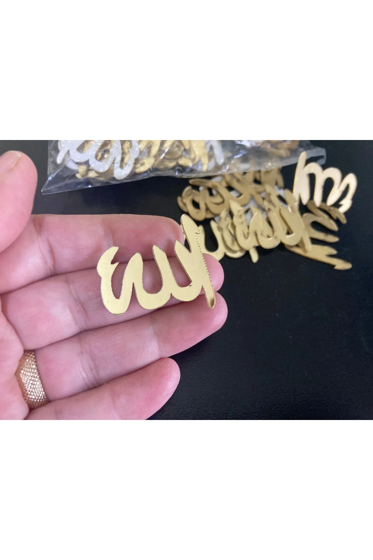 15 ADET PLEKSİ ARAPÇA ALLAH YAZISI ARKASI BANTLI PLEKSİ ETİKET 4 CM - guluslazerkesim Görsel 2