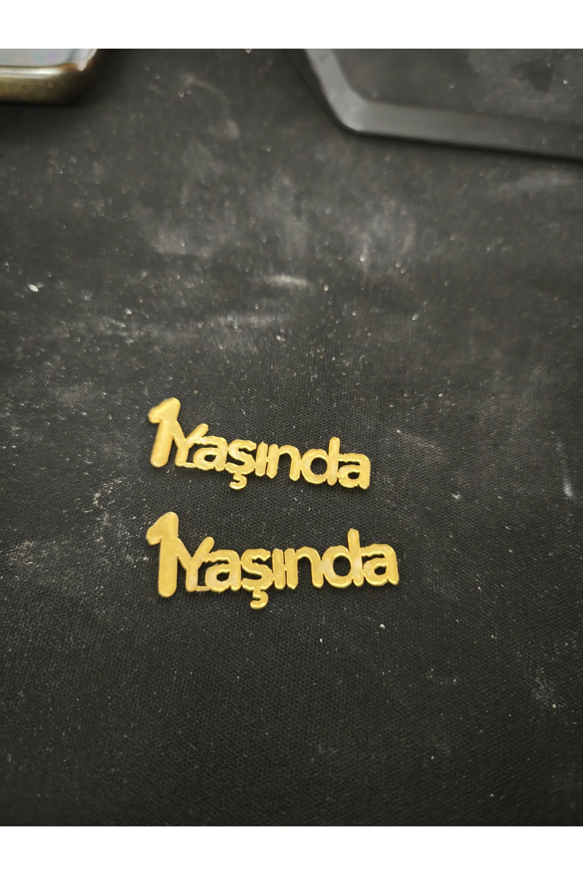 1 yaşında yazılı pleksi Gold Gümüş etiket 4cm 25 adet - Fikart Görsel 3