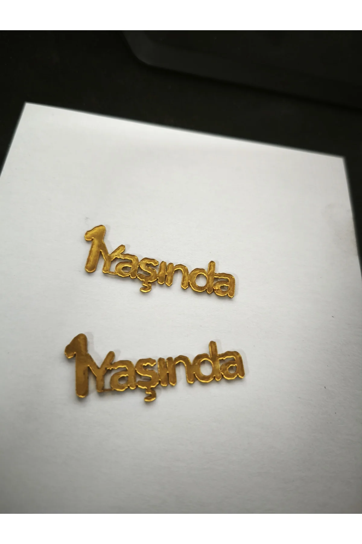 1 yaşında yazılı pleksi Gold Gümüş etiket 4cm 25 adet