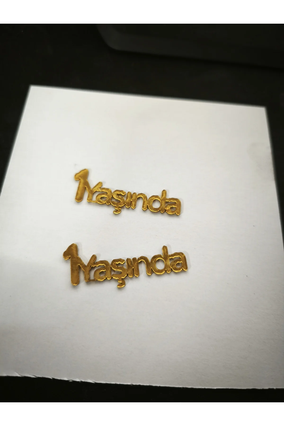 1 yaşında yazılı pleksi Gold Gümüş etiket 4cm 25 adet - Fikart Görsel 2